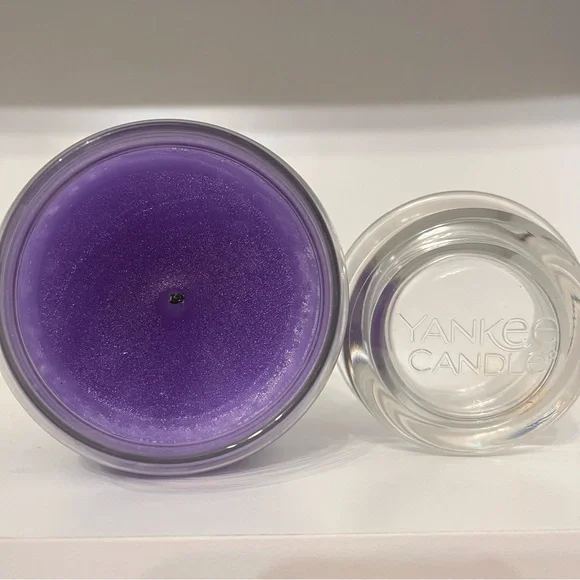 Yankee Candle 22oz Lilac Blossoms Purple Floral Candle - Picture 3 of 5